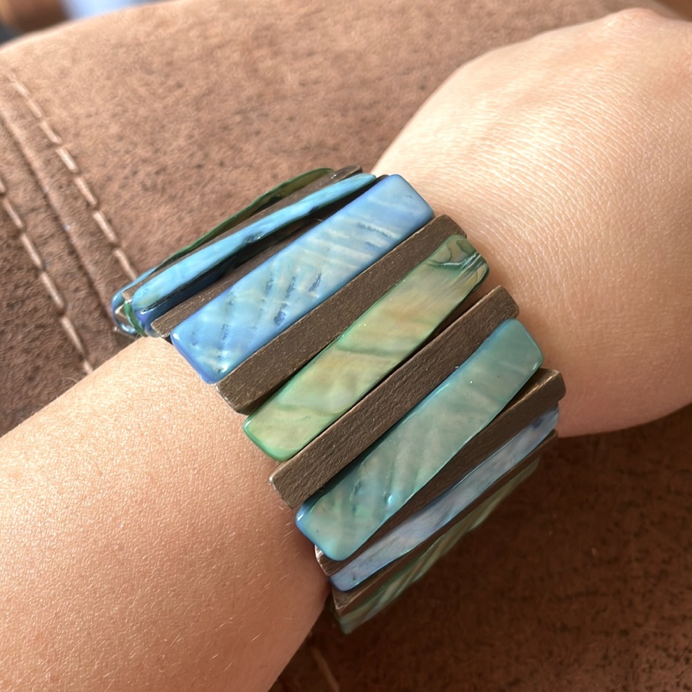 Mother of pearl and wooden bracelet